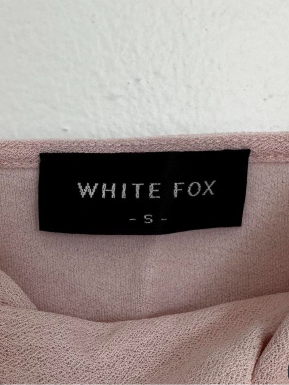 White Fox Boutique Pale Blush Ribbed V-Neck Cropped Cami - Picture 4 of 6